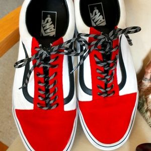 VANS "OFF THE WALL" White/Red/Black Shoes Size 10.5 Men's 12.0 Women